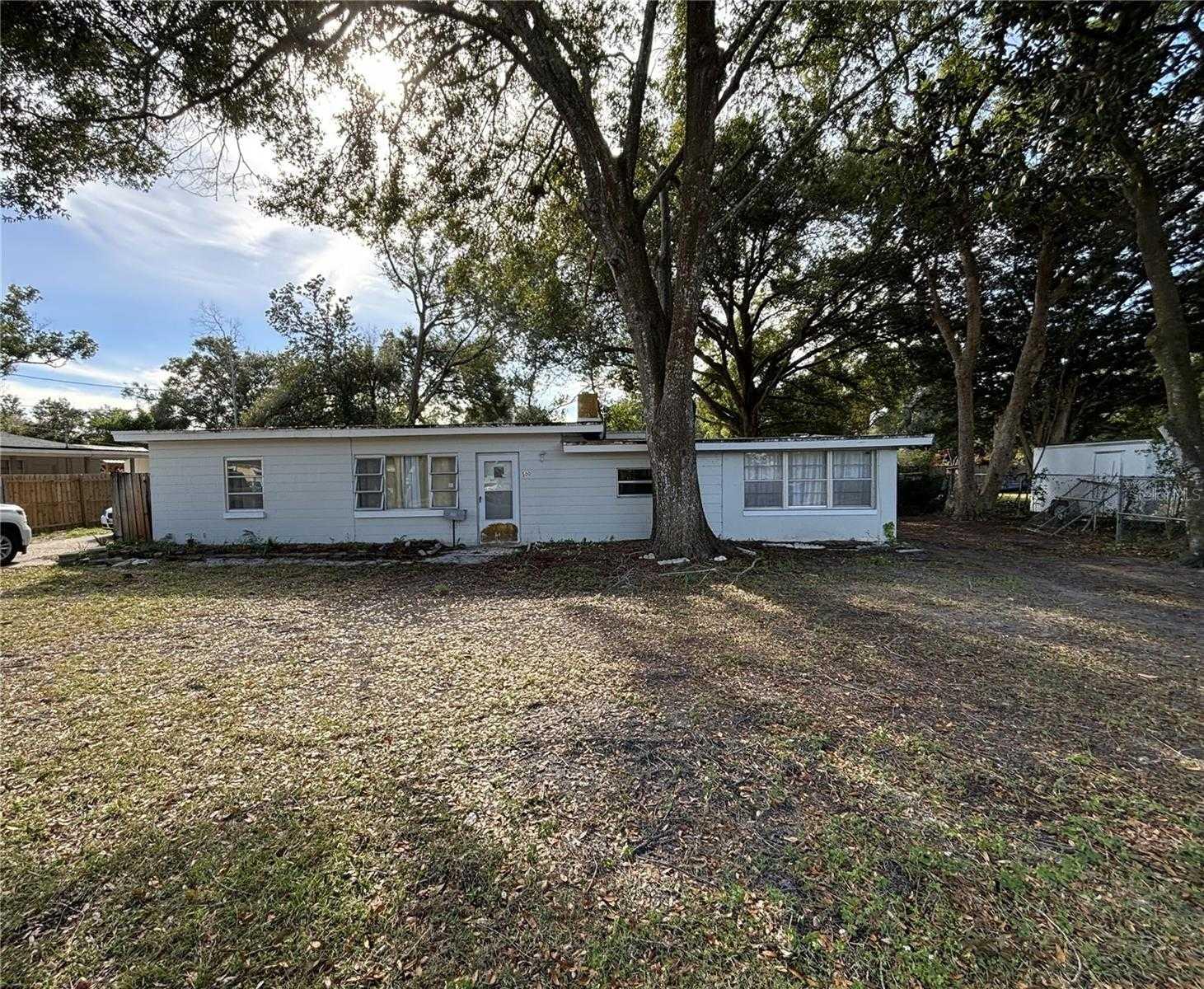 500 PRAIRIE LAKE, FERN PARK, Single Family Residence,  for sale, Natalie Amento, PA, Florida Realty Investments